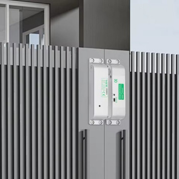 Instalación de electroimán de alta seguridad en cancela metálica con doble sistema de retención.