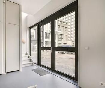 Puertas de portal en Barcelona: seguridad, estética y control de acceso. ¡Solicite un presupuesto!