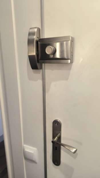 Cerrajeros en Barcelona para implementar segunda cerradura