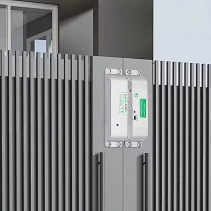 Instalación de electroimán de alta seguridad en cancela metálica con doble sistema de retención.